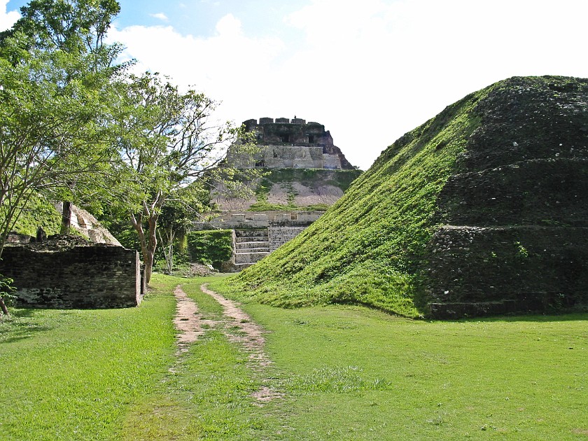 Xunantunich. Pyramids. near San Ignacio. .