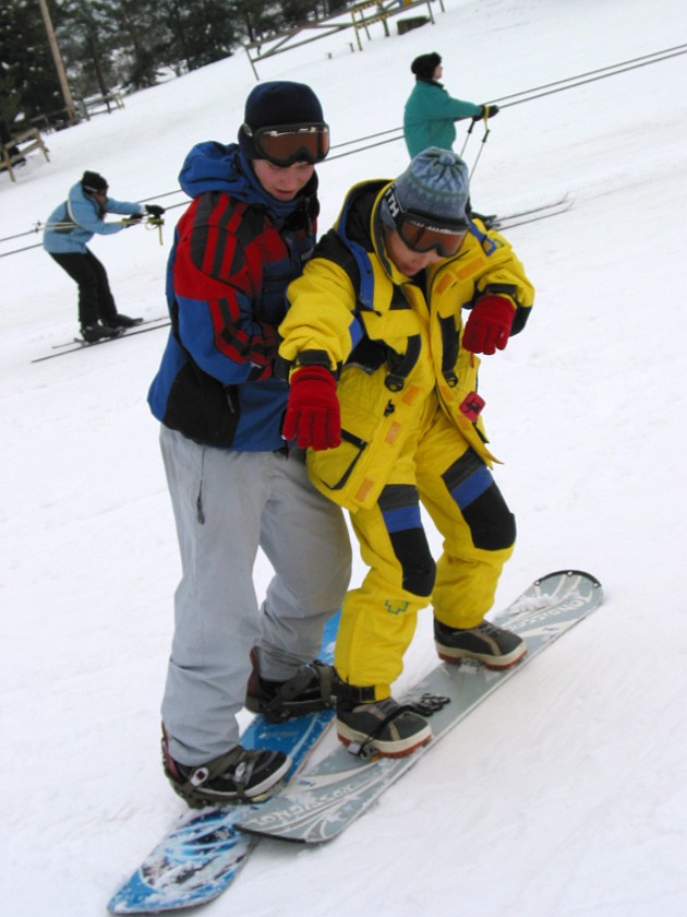 Weekend Skiing at Alpine Valley. Snowboard Lessions. Detroit. .