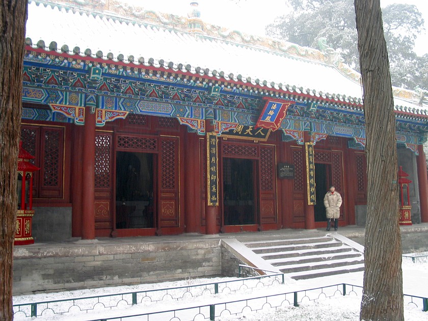 Qiong Dao (Jade Island). Yong'ansi (Temple of Eternal Peace). Beijing. .