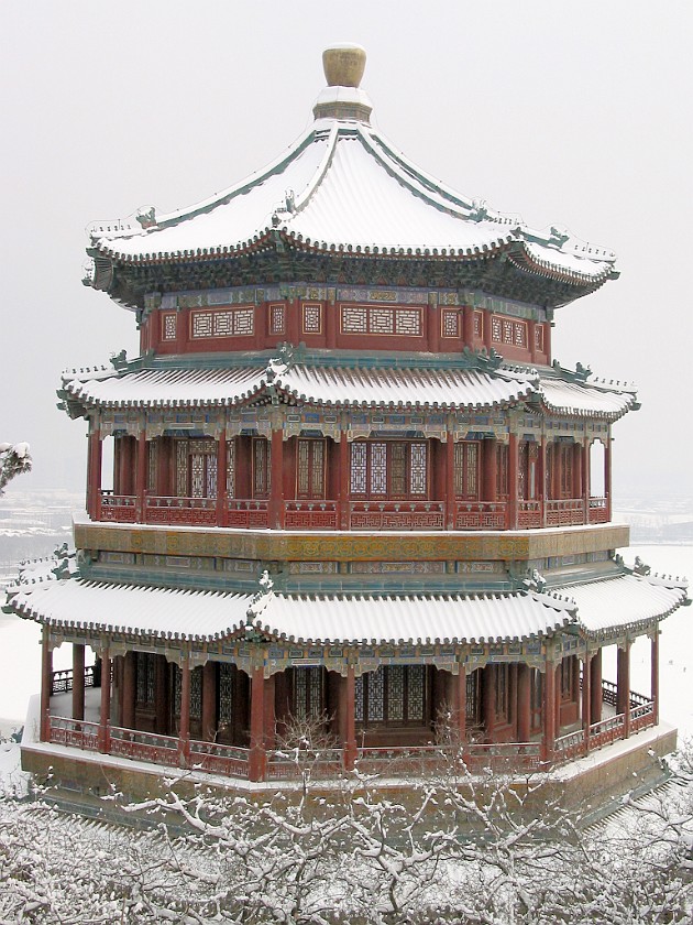Yiheyuan (Summer Palace). Foxiangge (Temple of Buddhist Virtue). Beijing. .