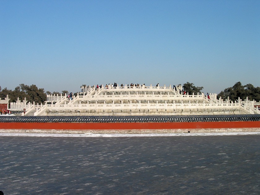 Tiantan Gongyuan (Temple of Heaven Park). Huanqiutan (Altar of Heaven). Beijing. .