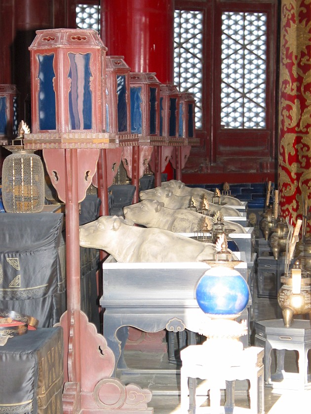 Tiantan Gongyuan (Temple of Heaven Park). Qi'niandian (Hall of Prayer for a Good Harvest). Beijing. .