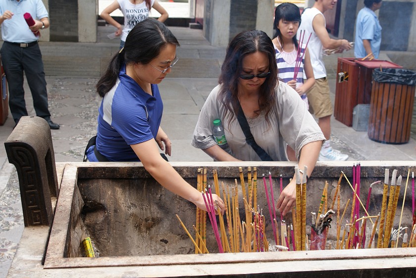 Tánzhè Sì. Making a wish. Beijing. .