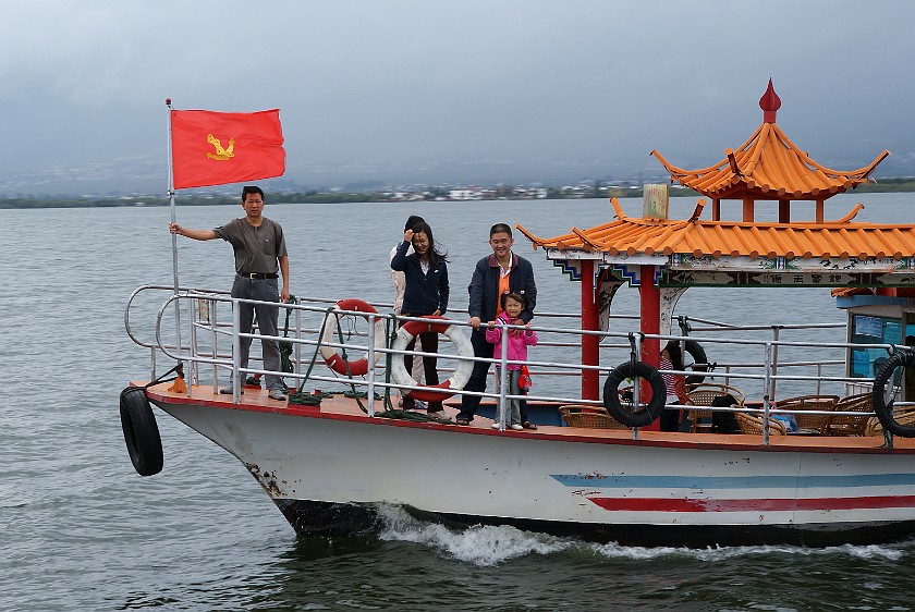 Boat Tour on Erhai Hú. Tour boat. Erhai Hú. .