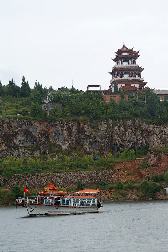 Boat Tour on Erhai Hú. Tianjìng pavilion. Erhai Hú. .