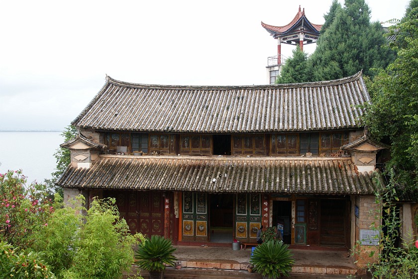 Boat Tour on Erhai Hú. Tianjìng pavilion. Erhai Hú. .