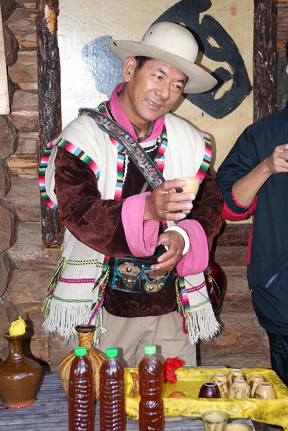 Dongba Village. Maxi man. Dongba Village. .