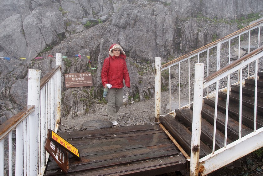 Trip to the Yùlóng Xueshan Summit. Way to the summit. Yùlóng Xueshan. .
