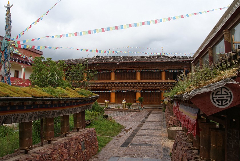 Destinations North of Lìjiang. Sùhé lamasery. Sùhé Old Town. .