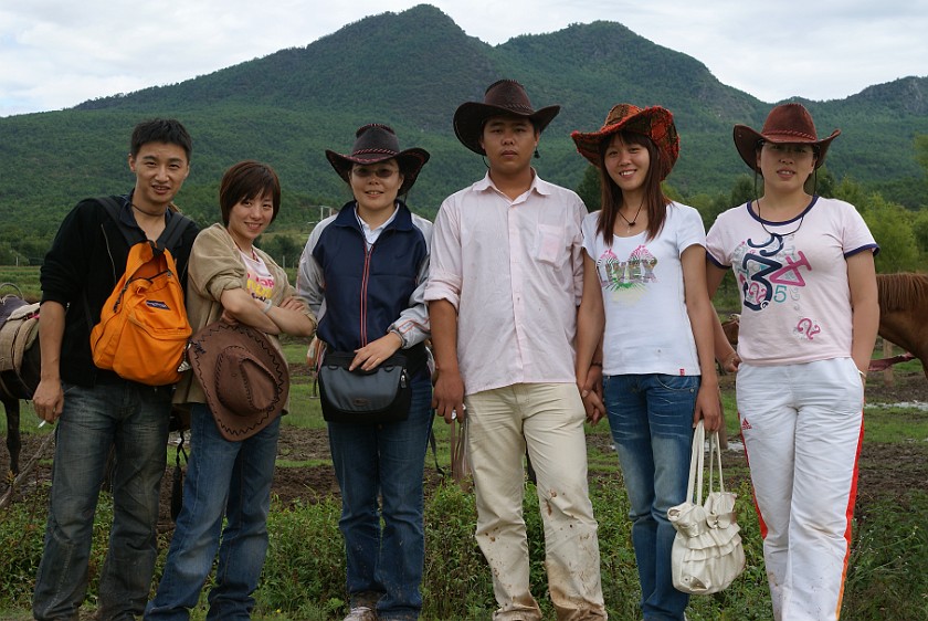 Horseback Ride on Saddle Mountain. Rider group at the An Zhong horseback riding stables. Lashí Hai. .
