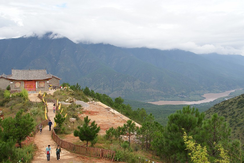 Daytrip to the Tiger Leaping Gorge. First bend of the Yangzi River. Yangzi River. .