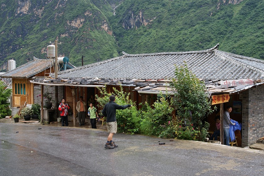 Daytrip to the Tiger Leaping Gorge. Tian Ti guest house. Tiger Leaping Gorge. .