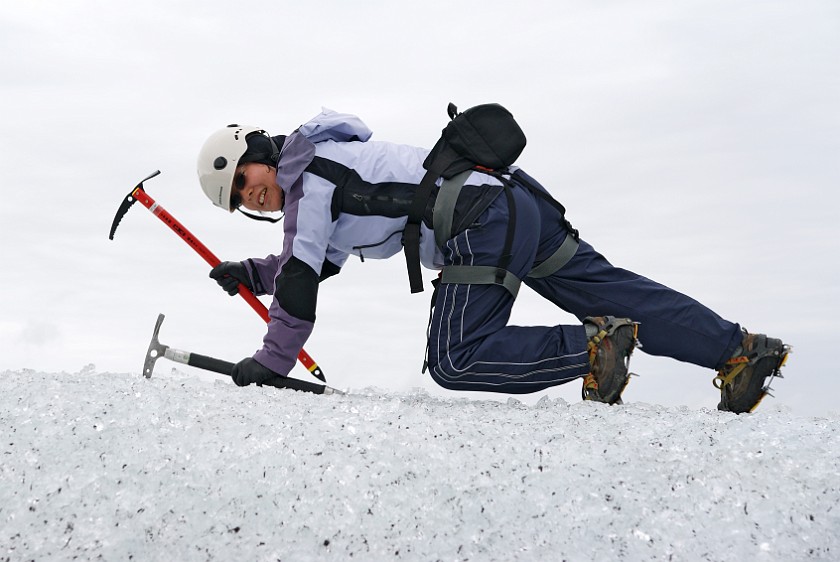 Tour on the Svinafellsjökull Glacier . Fake ice climbing foto. Skaftafell Nationalpark. .