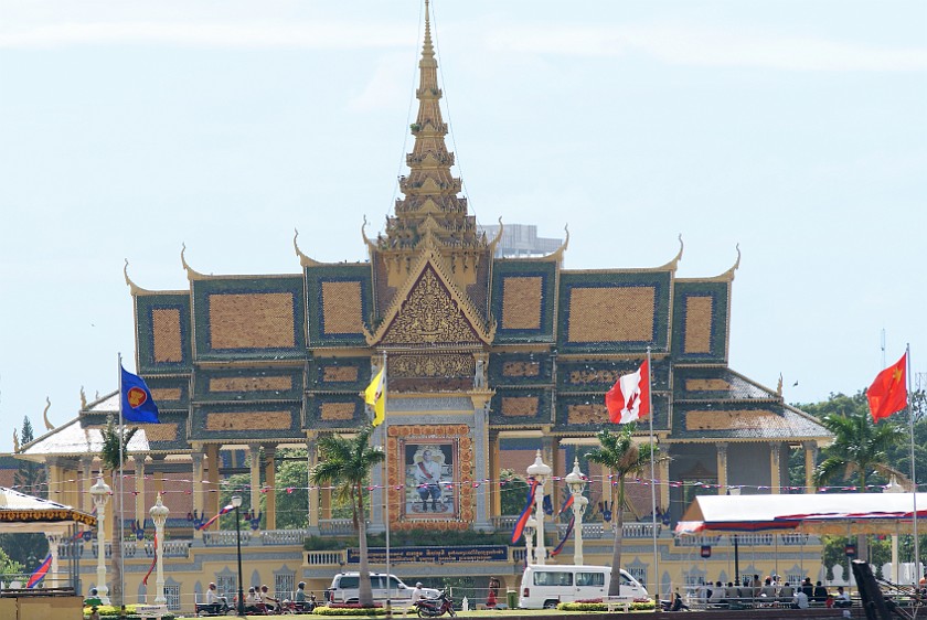 Royal Palace. Main Gate. Phnom Penh. .