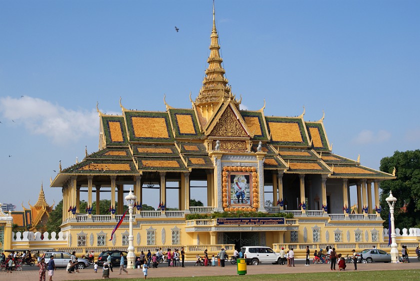Royal Palace. Main Gate. Phnom Penh. .
