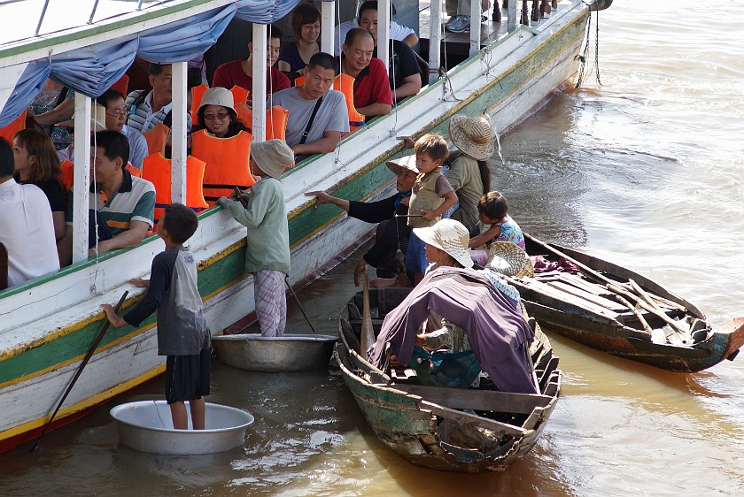 Floating Village of Chong Kneas. Begging Children. Chong Kneas. .