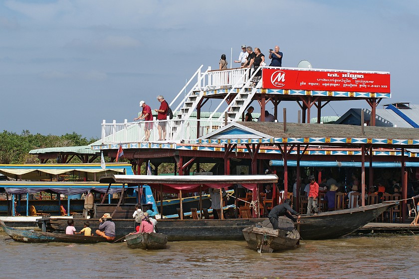Floating Village of Chong Kneas. Tourist Plattform. Chong Kneas. .