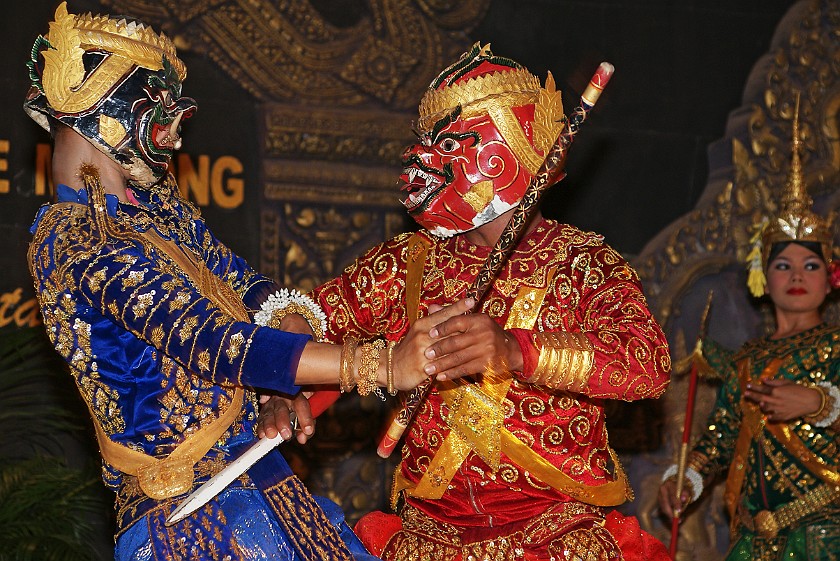 Tonlé Mekong Restaurant. Traditional Dance Performance. Siem Reap. .