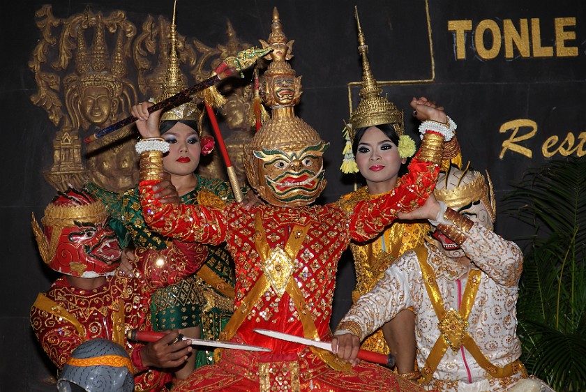 Tonlé Mekong Restaurant. Traditional Dance Performance. Siem Reap. .
