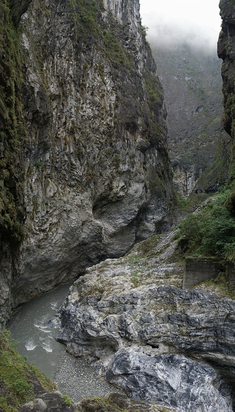 Taroko National Park. Liwu River at Liufang Bridge. Taroko National Park. .