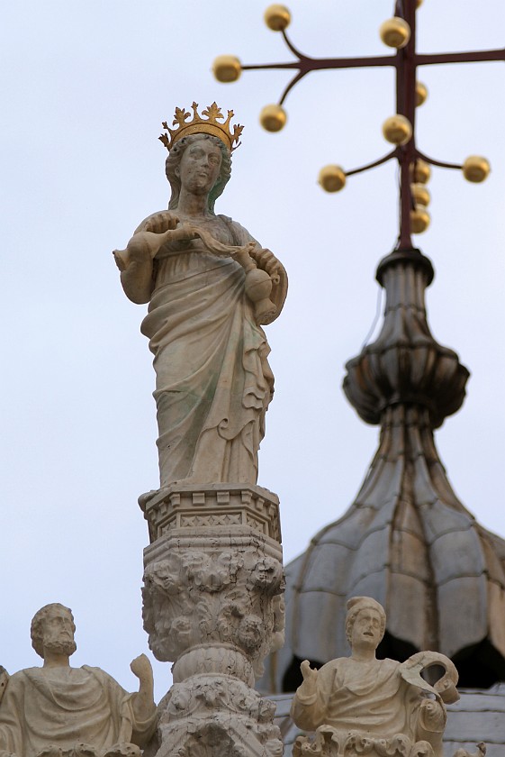 Saint Mark's Square. Roof Statue at Basilica di San Marco. Venice. .