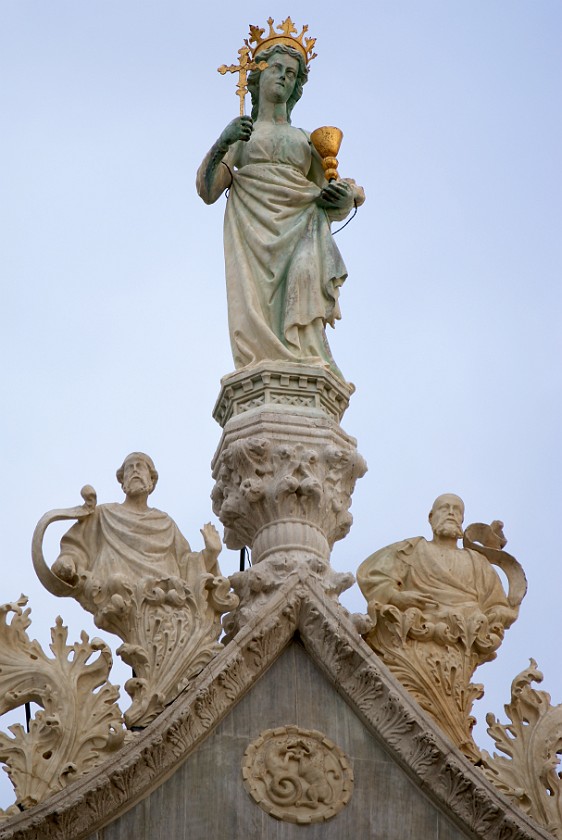 Saint Mark's Square. Roof Statue at Basilica di San Marco. Venice. .
