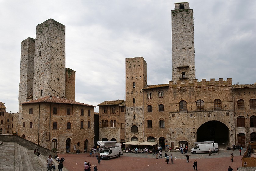 San Gimignano. Piazza del Duomo. San Gimignano. .