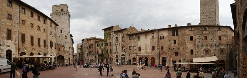 San Gimignano. Piazza della Cisterna. San Gimignano. .