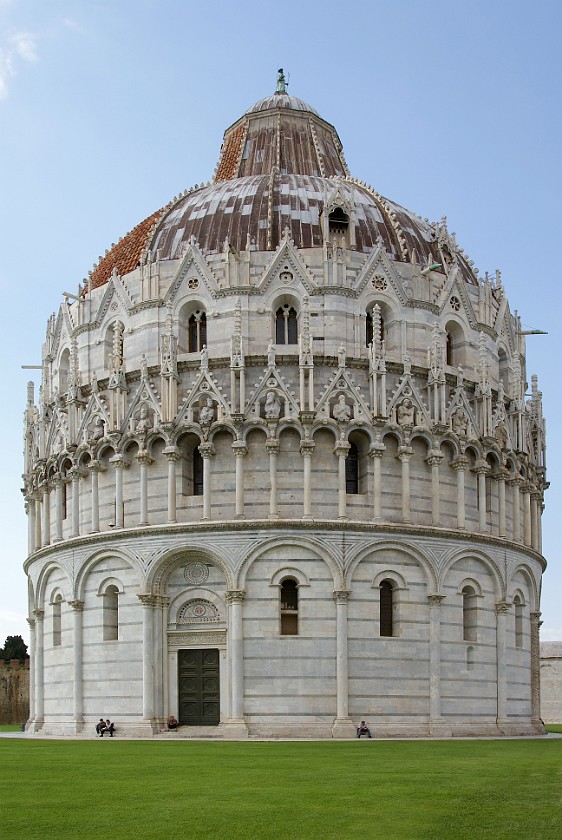 Piazza dei Miracoli at Pisa. Baptistery. Pisa. .