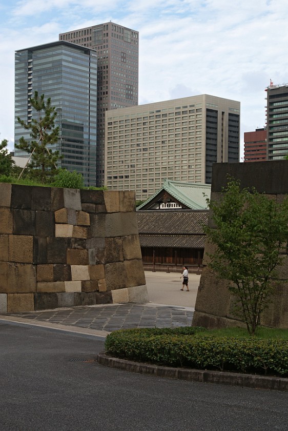 Imperial Palace East Garden. Entry to the Center Plaza. Tokyo. .