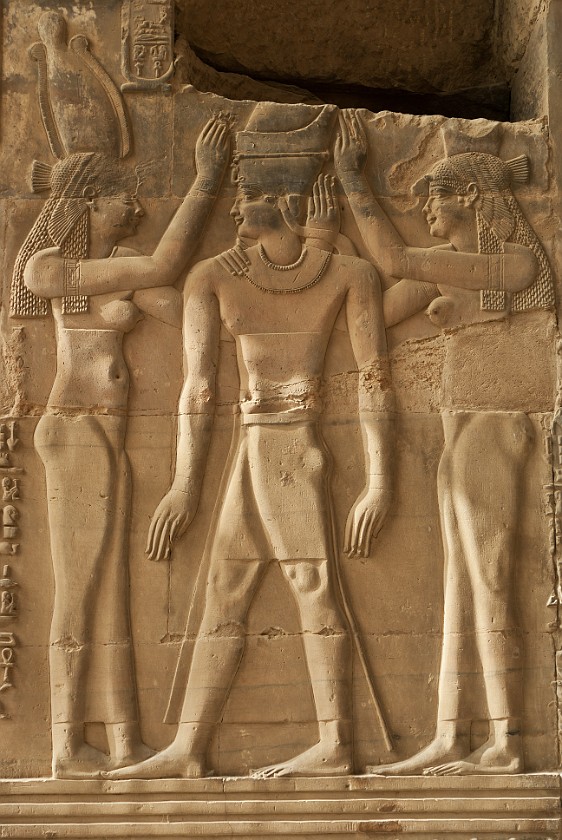 Temple of Kom Ombo. Pharao, Isis and Nephthys. Kom Ombo. .