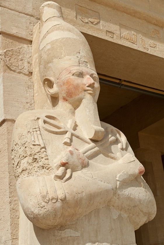 Temple of Hatshepsut. Hatshepsut statue. near Luxor. .