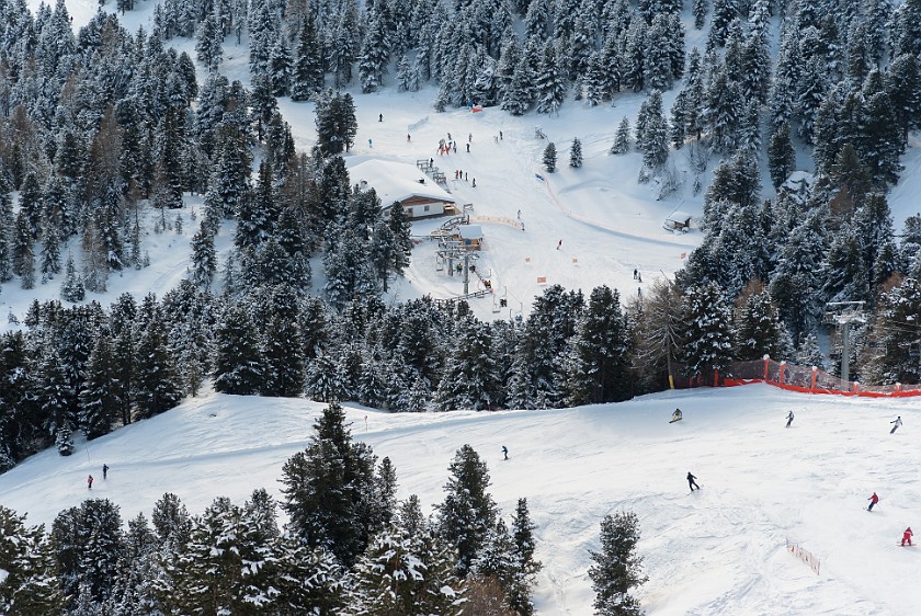 Sellaronda Counter-Clockwise. Chairlift to Ciampinoi. Gröden. .