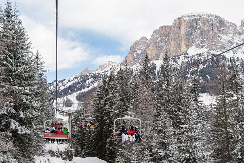 Sellaronda Counter-Clockwise. Chairlift from Corvara to Colfosco. Gröden. .