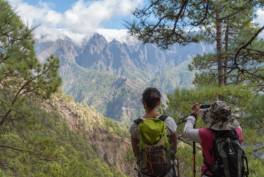 Caldera de Taburiente. View onto the south ridge. Caldera de Taburiente. .
