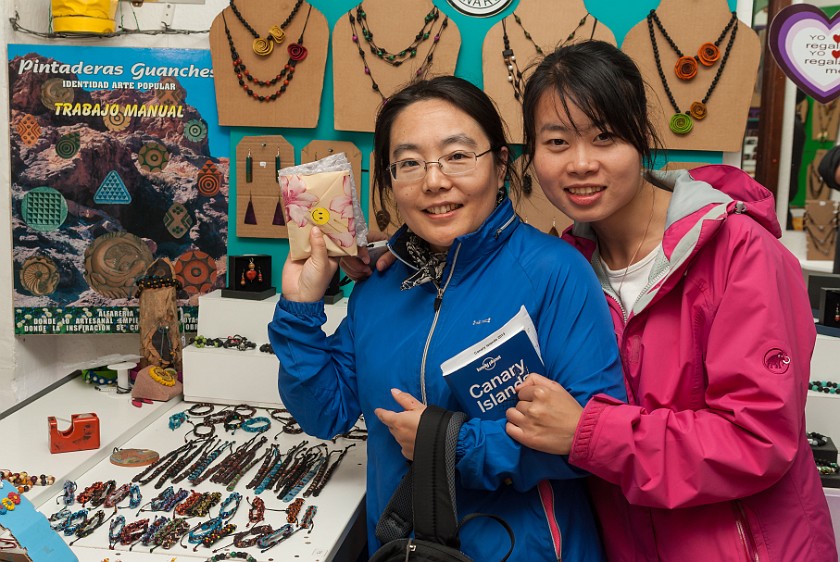Puerto de la Cruz. Portrait with friend inside a jewelry shop. Puerto de la Cruz. .