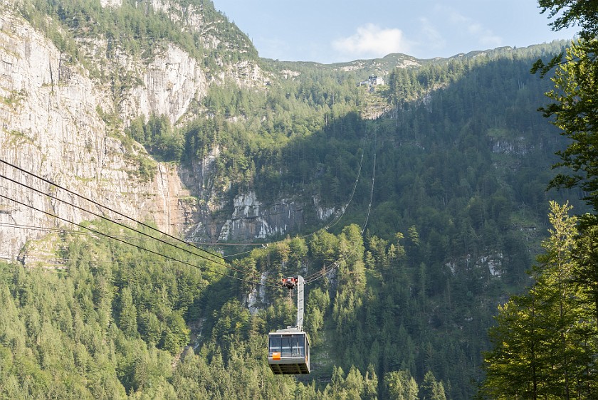 Krippenstein. Cable car to the Schönbergalm. Obertraun. .
