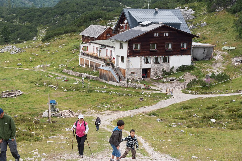 Krippenstein. Mountain lodge at the Gjaidalm. Obertraun. .