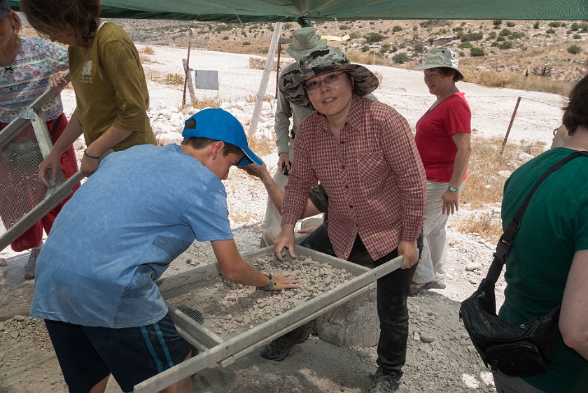 Archaeological Seminars at Tel Maresha. Sieving. Beit Guvrin. .