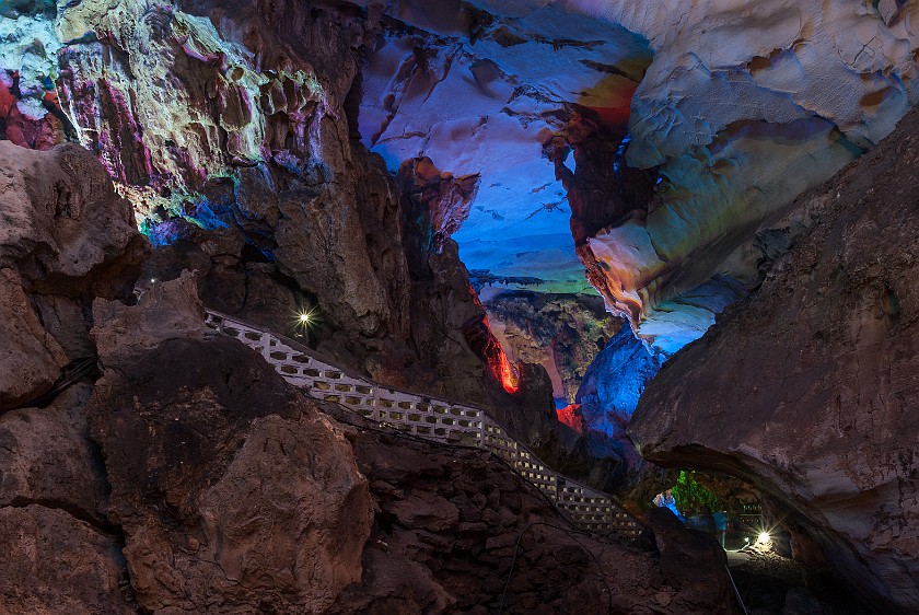 Seven Star Cave. Path inside the cave. Guìlín. .