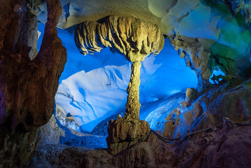 Seven Star Cave. Stalagnate. Guìlín. .