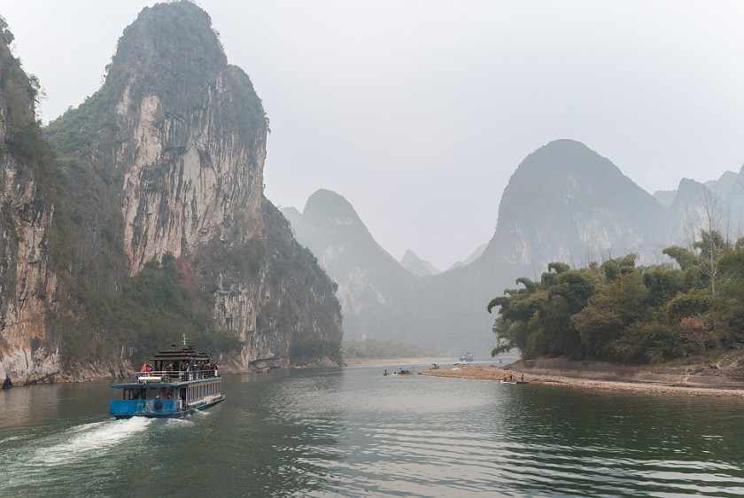 Lí Jiang Boat Tour. Lí Jiang River. near Guìlín. .