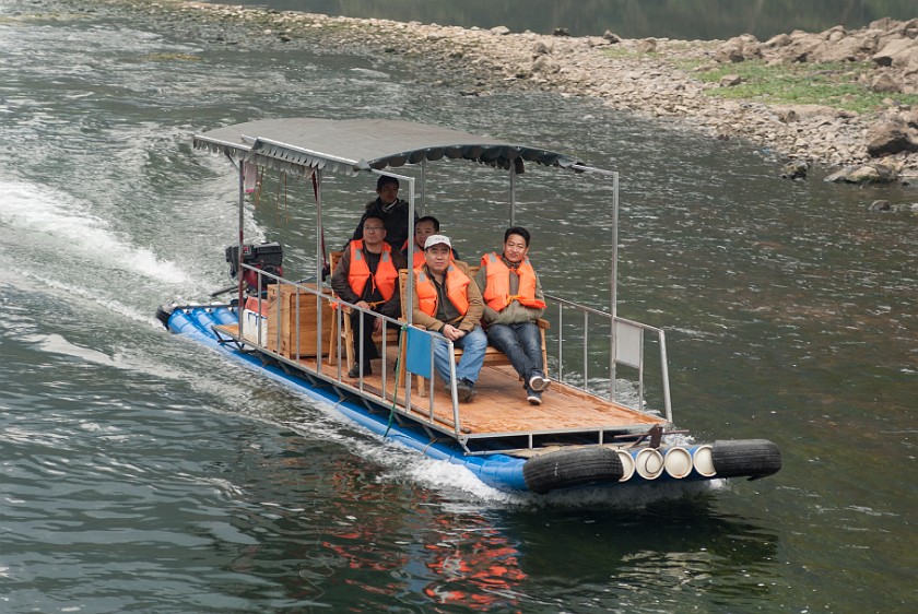 Lí Jiang Boat Tour. Tourist raft. near Guìlín. .