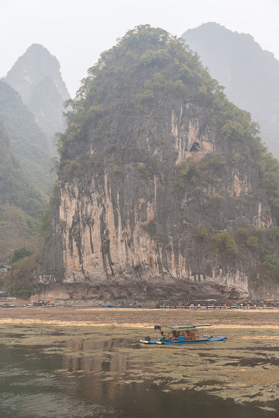 Lí Jiang Boat Tour. Pinnacle at the Lí Jiang River. near Guìlín. .