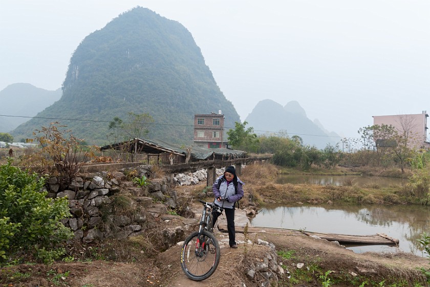 Bicycle Tour Along the Yùlóng Hé River. Orange orchard. Yángshuò. .