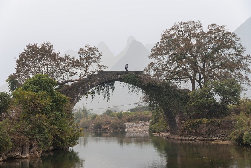 Bicycle Tour Along the Yùlóng Hé River. Fuli bridge. Yángshuò. .