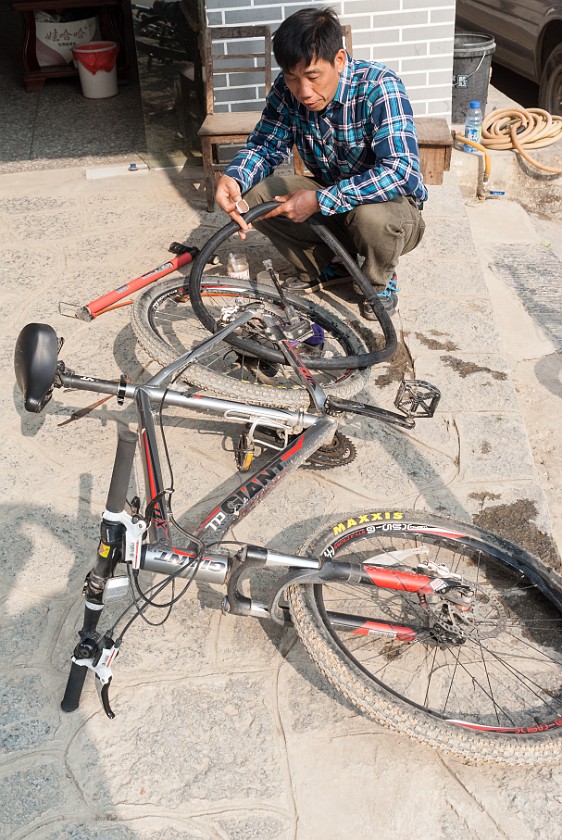 Yuèliàng Shan Area. Tire repair. near Yángshuò. .