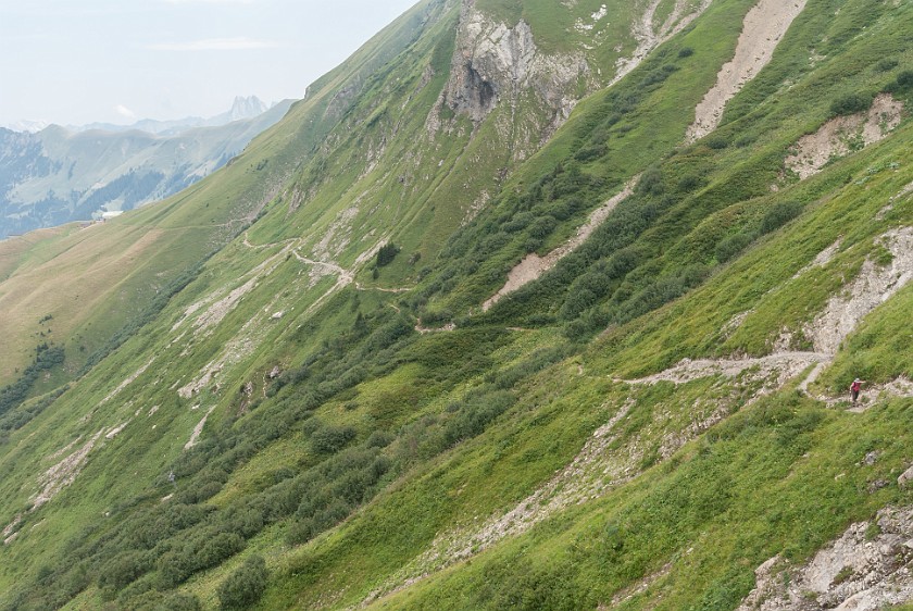 Hike to the Rappenseehütte. View towards the Enzianhütte. Oberstdorf. .