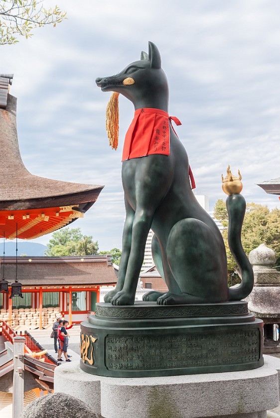Fushimi Inari-Taisha. Fox figure. Kyoto. .