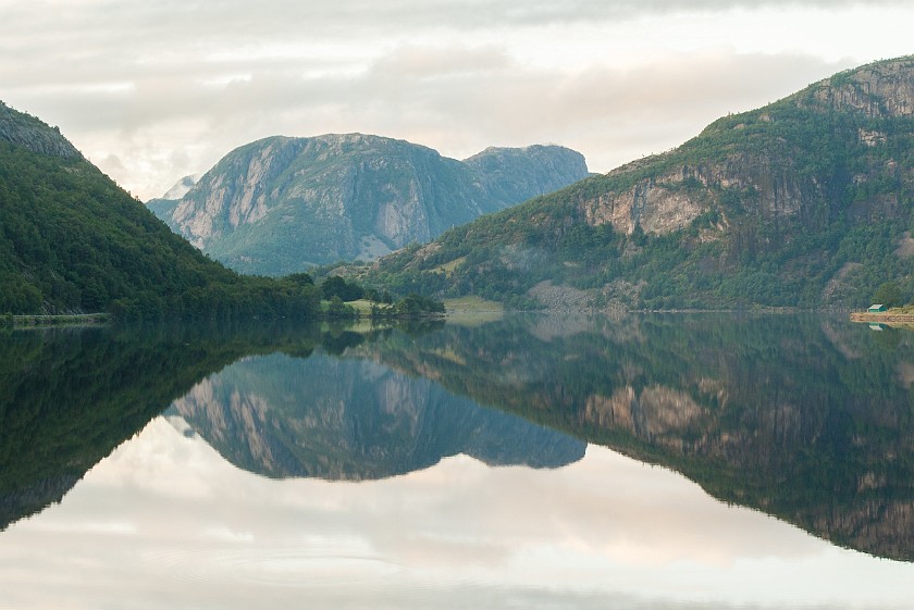 Ragsvatnet. Lake reflections. near Oltedal. .